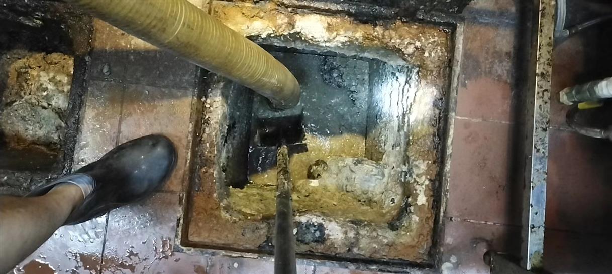 莲花污水池清理一般都有毒气，怎么预防中毒呢？
